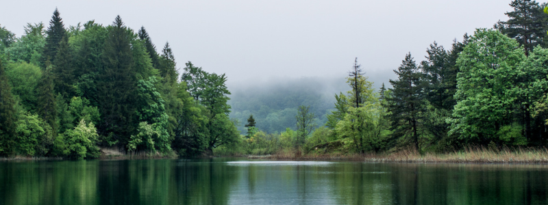 A photography of a lake.
